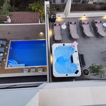 Luxury Pino Πανσιόν