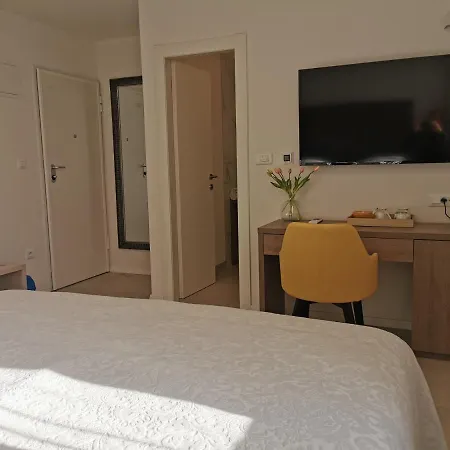 Πανσιόν Luxury Pino