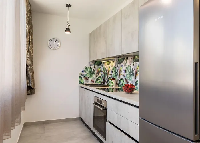 Luxury Pino بيت ضيافة 4*