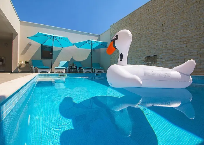 Luxury Pino بيت ضيافة