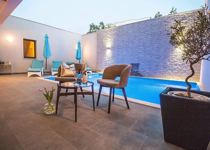 Luxury Pino سبليت