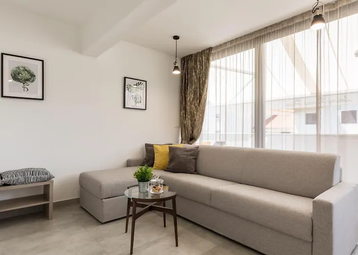Luxury Pino بيت ضيافة 4*