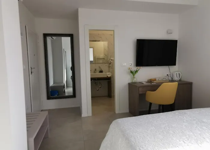 Luxury Pino بيت ضيافة 4*
