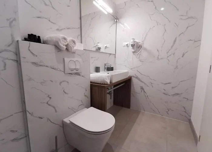 Luxury Pino سبليت