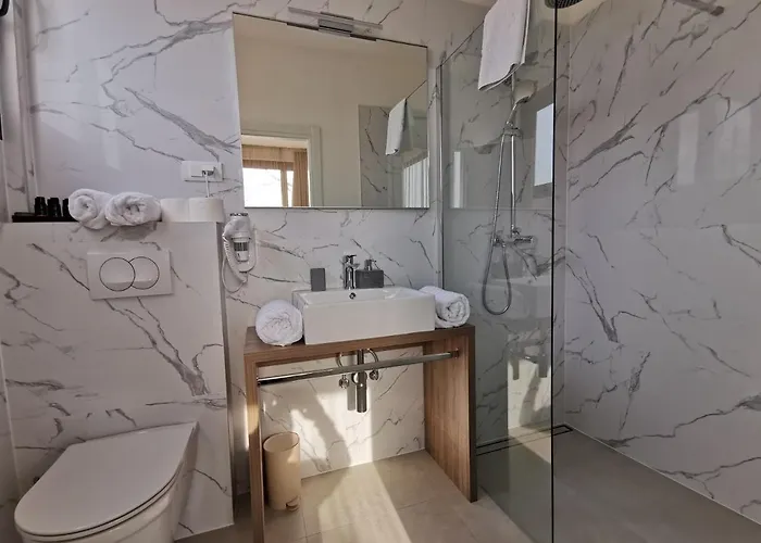 Luxury Pino بيت ضيافة 4*
