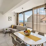 Πανσιόν Luxury Pino