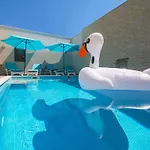 Luxury Pino Πανσιόν