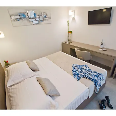 Luxury Pino سبليت