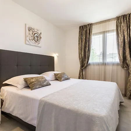 Luxury Pino سبليت