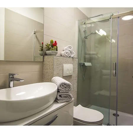 Luxury Pino سبليت