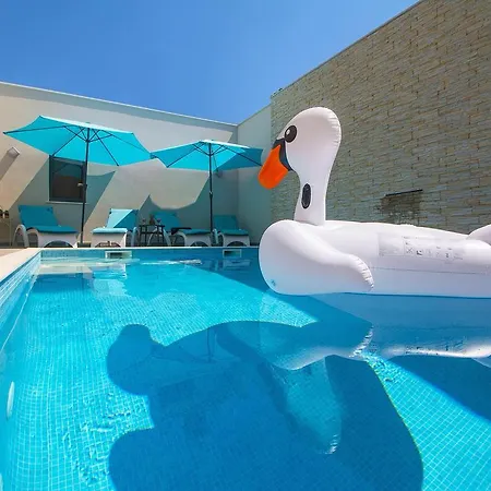 Luxury Pino بيت ضيافة