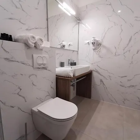 Luxury Pino سبليت