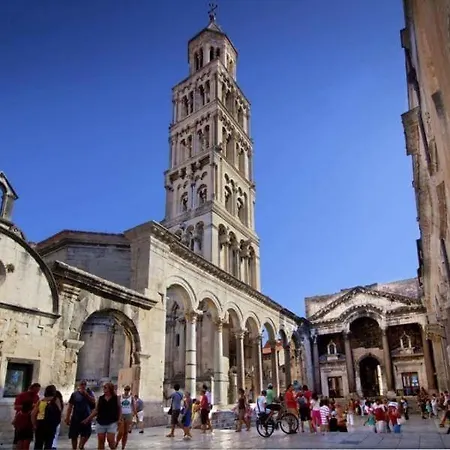 Luxury Pino 4* سبليت