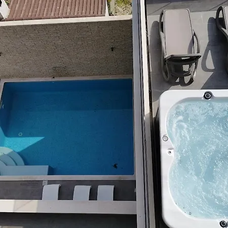 Luxury Pino 4* Спліт
