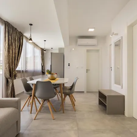 Luxury Pino בית הארחה ספליט