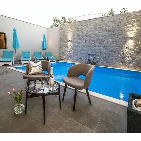 Luxury Pino