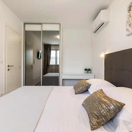 Luxury Pino 4* Split